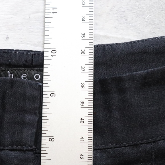 THEORY SIZE 00 MIDRISE BLACK SHORTS - Picture 3 of 7